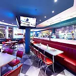 Hotel Road House