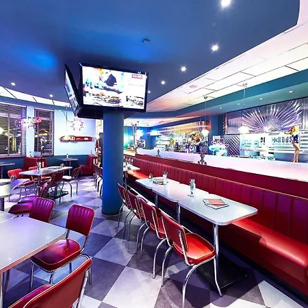 Отель Road House