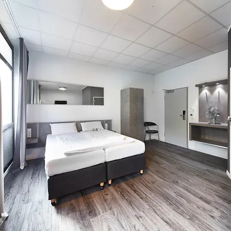 Road House מלון פאדרבורן