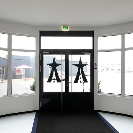 Road House Отель Падерборн