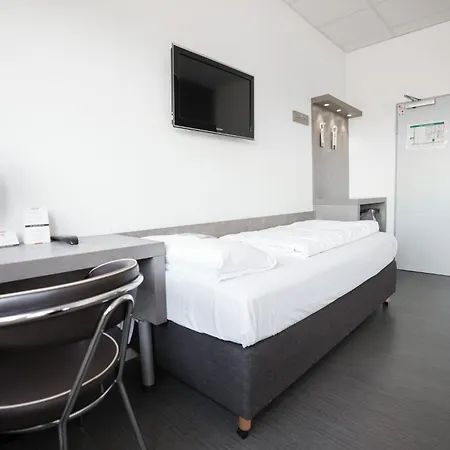 Otel Road House 3*