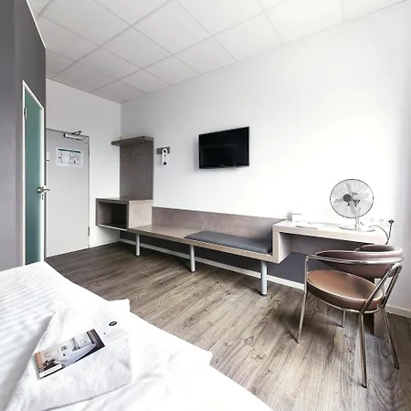 Road House Otel 3*