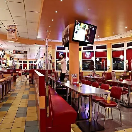 Отель Road House 3*