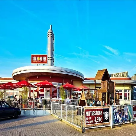 Road House Отель 3*